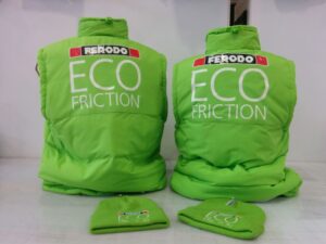 Giacca e cuffia verde ricamata logo Eco Friction - Linea Grafic